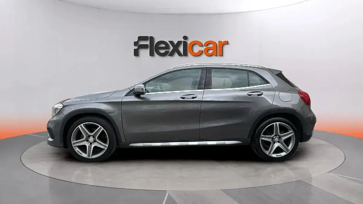 Usado Mercedes GLA200 AMG line 136 CV (100 kW) 2017 Gris SUV