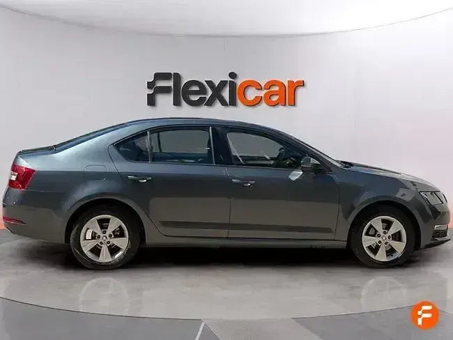 Usado Skoda Octavia 115 CV (84 kW) 2019 Gris Berlina
