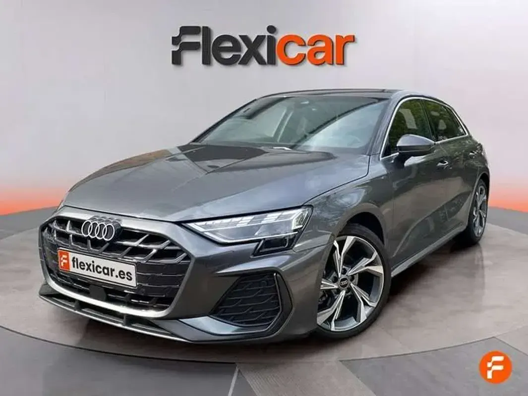 Usado Audi A3 Sportback Advanced 116 CV (85 kW) 2024 Gris Utilitario