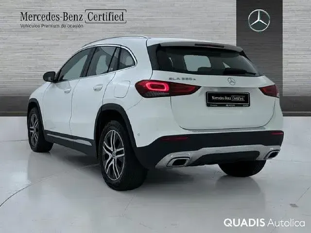 Usado Mercedes GLA250 Progressive 218 CV (160 kW) 2022 Blanco polar SUV