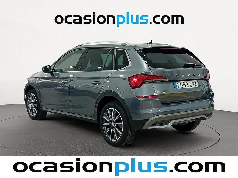 Usado Skoda Kamiq 110 CV (80 kW) 2022 Gris / plata SUV