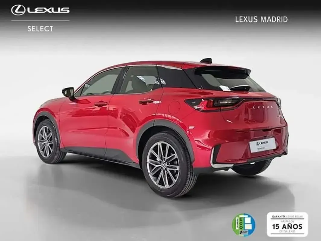 Usado Lexus LBX 136 CV (100 kW) 2025 Rojo SUV