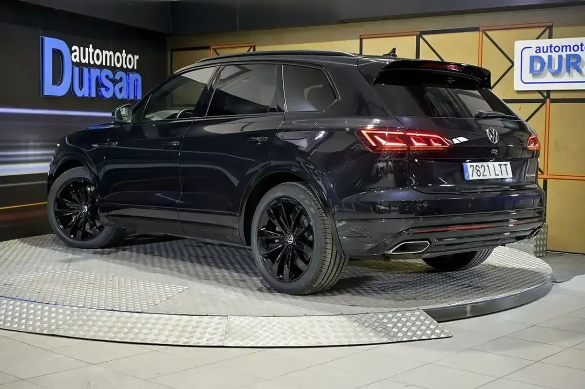 Usado VW Touareg R 462 CV (339 kW) 2021 Negro SUV