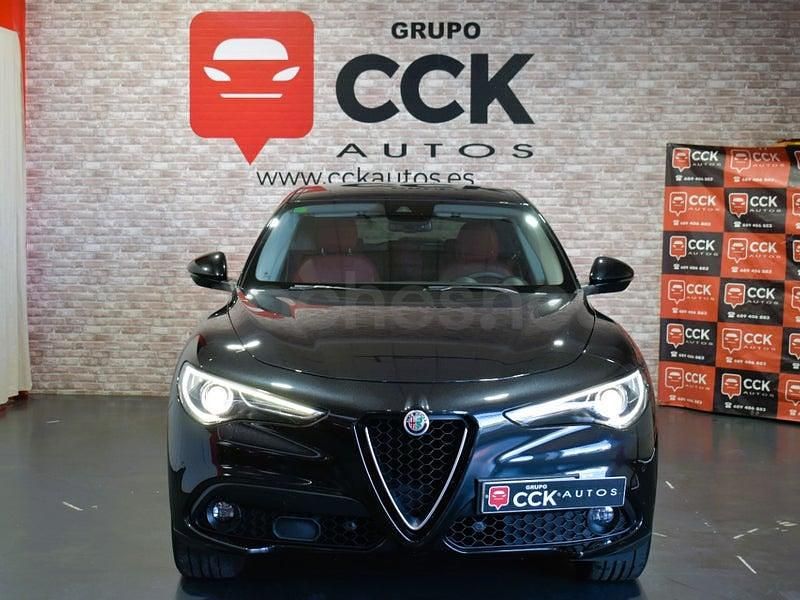 Negro Usado 2018 Alfa Romeo Stelvio Executive SUV | 24.850 € (Un poco caro) - Imagen 1/4