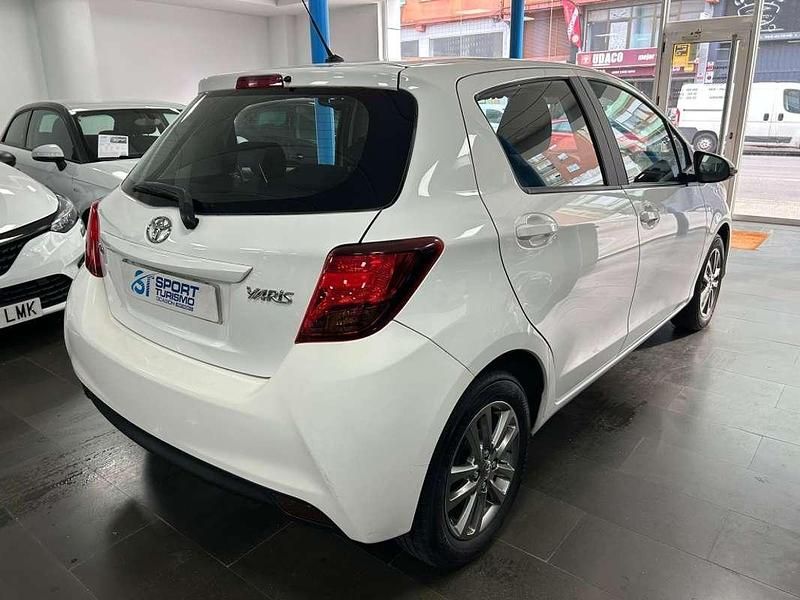 Usado Toyota Yaris City 69 CV (50 kW) 2015 Blanco Utilitario