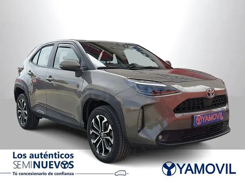 Usado Toyota Yaris Cross Style 116 CV (85 kW) 2024 Gris / plata SUV