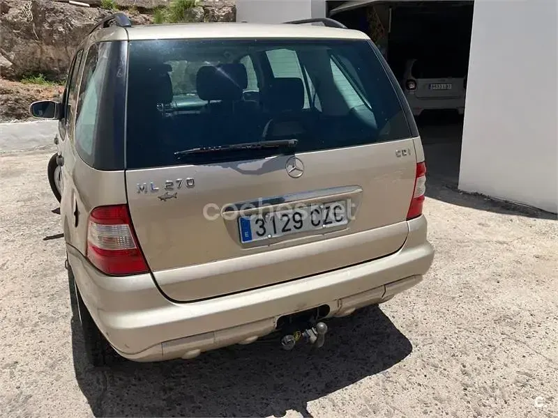 Usado Mercedes ML270 163 CV (119 kW) 2004 Marrón SUV