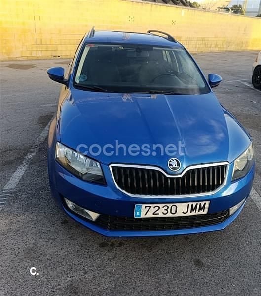 Usado Skoda Octavia 110 CV (80 kW) 2016 Azul Utilitario