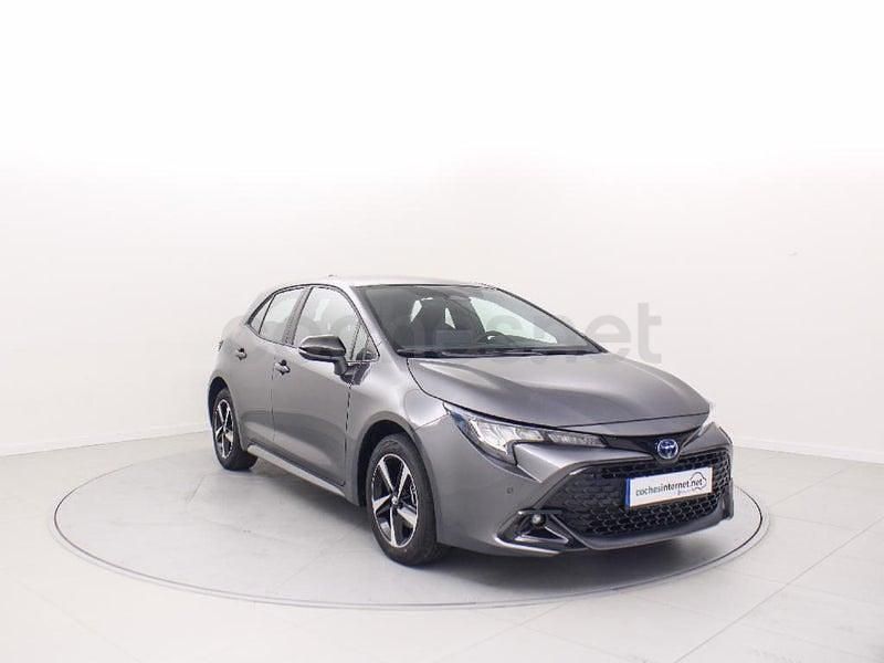 Gris / plata Usado 2025 Toyota Corolla Active Berlina | 27.200 € (Precio justo) - Imagen 1/4