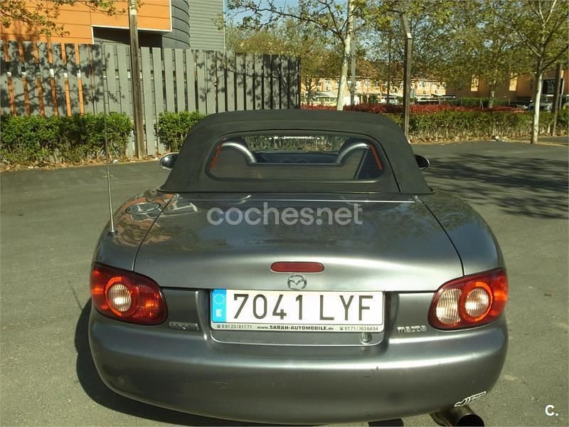 Usado Mazda MX5 110 CV (80 kW) 2003 Gris / plata Descapotable