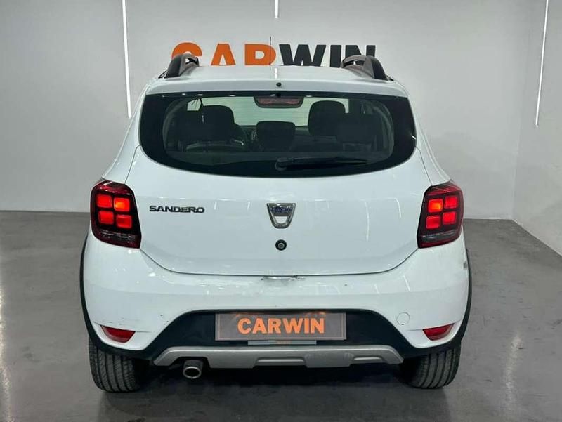 Usado Dacia Sandero Comfort 95 CV (69 kW) 2020 Blanco Utilitario