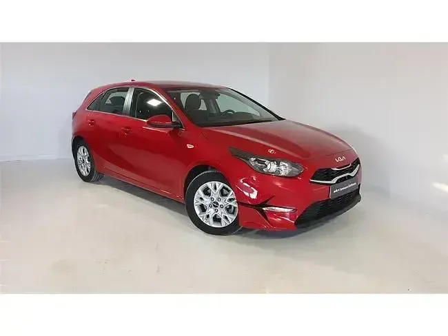 Usado Kia Ceed 101 CV (74 kW) 2022 Rojo Utilitario