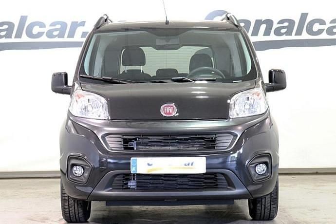 Usado Fiat Qubo Lounge 77 CV (56 kW) 2018 Negro Monovolumen