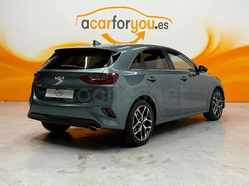Usado Kia Ceed 120 CV (88 kW) 2023 Verde Utilitario
