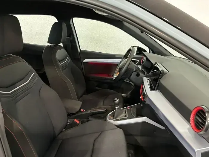 Usado Seat Arona FR 115 CV (84 kW) 2025 Azul SUV