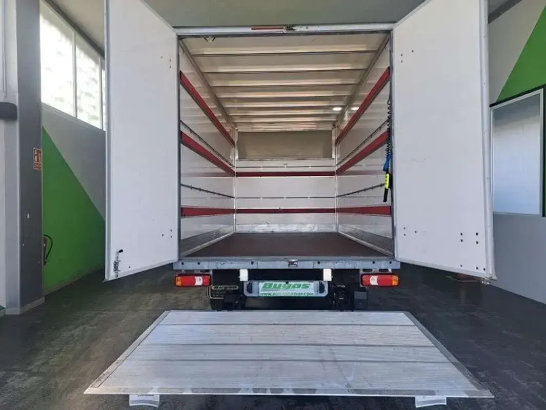 Usado Iveco Daily 160 CV (117 kW) 2023 Blanco Van