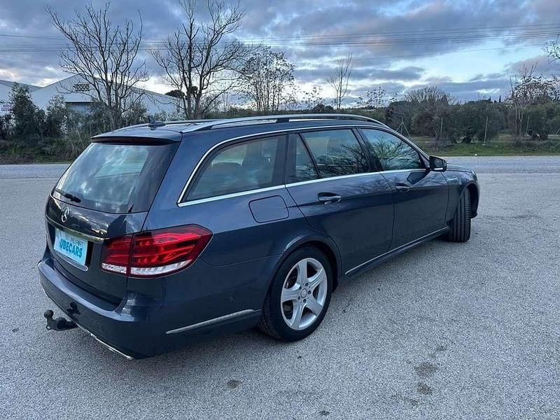 Usado Mercedes E200 136 CV (100 kW) 2013 Gris Familiar
