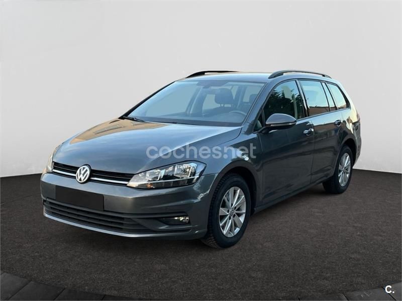 Gris / plata Usado 2020 VW Golf VII Advance Familiar | 13.000 € (Super precio) - Imagen 1/4