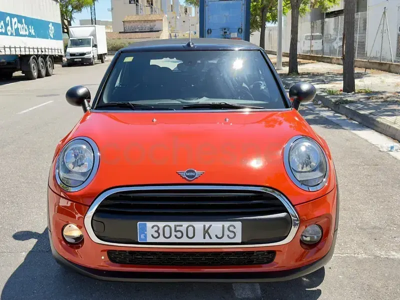 Usado Mini Cooper Cabriolet 136 CV (100 kW) 2018 Naranja Descapotable
