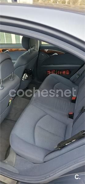 Usado Mercedes E270 Elegance 177 CV (130 kW) 2004 Azul Berlina