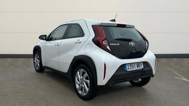 Usado Toyota Aygo Play 72 CV (52 kW) 2022 Blanco Utilitario