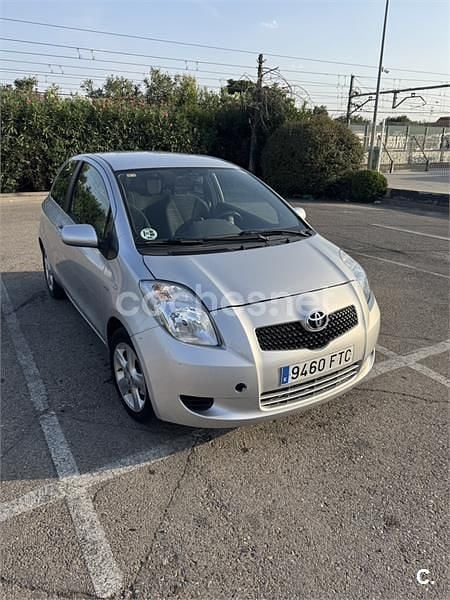 Beige Usado 2007 Toyota Yaris Berlina | 6100 € (Precio justo) - Imagen 1/4