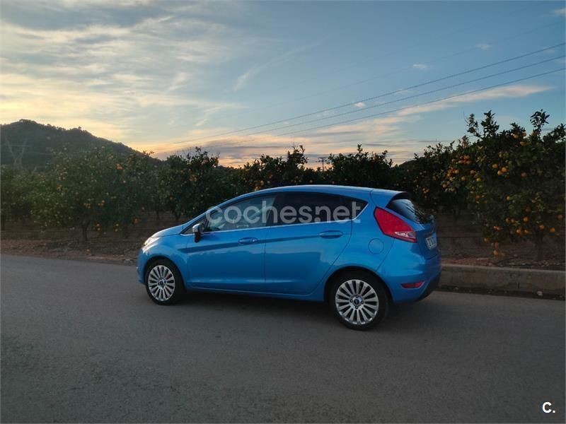Azul Usado 2010 Ford Fiesta Titanium Utilitario | 6950 € (Precio justo) - Imagen 1/4