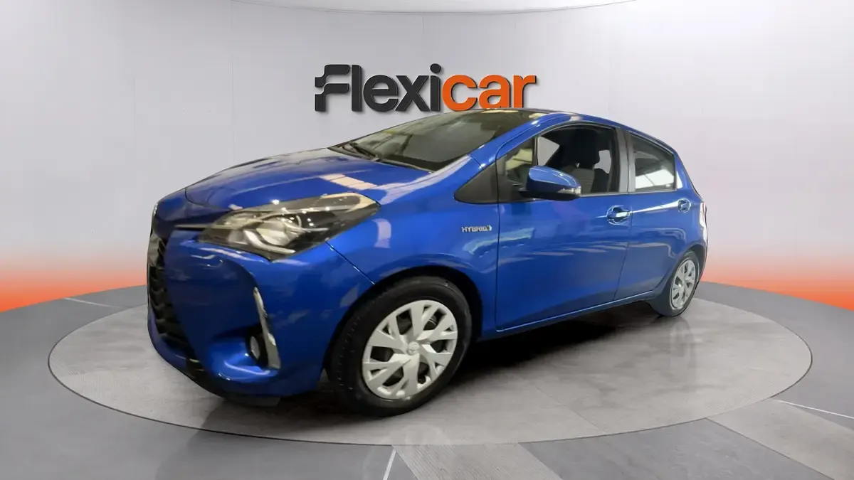 Usado Toyota Yaris Hybrid Business Edition 116 CV (85 kW) 2020 Azul Berlina
