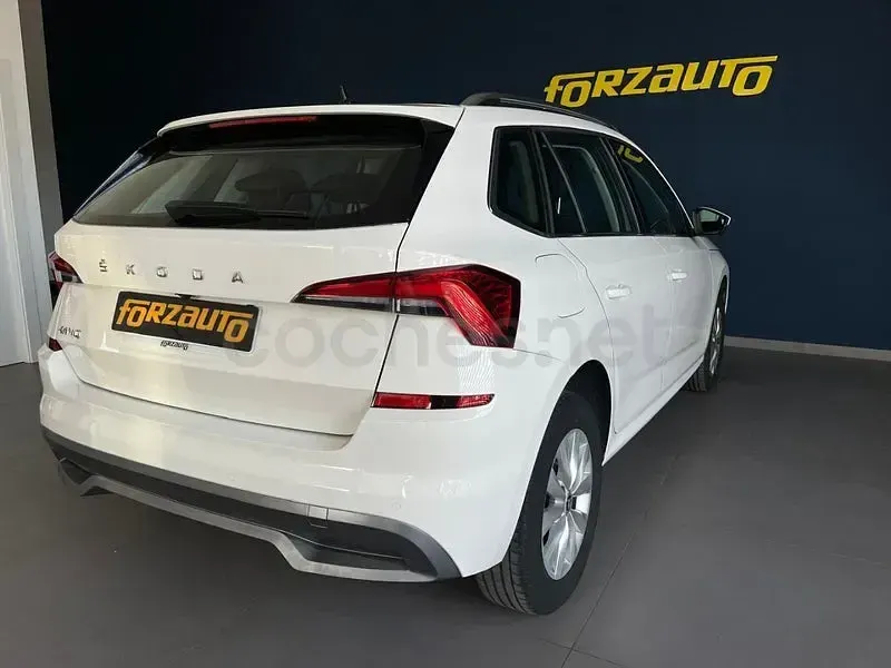 Usado Skoda Kamiq Ambition 110 CV (80 kW) 2021 Blanco SUV