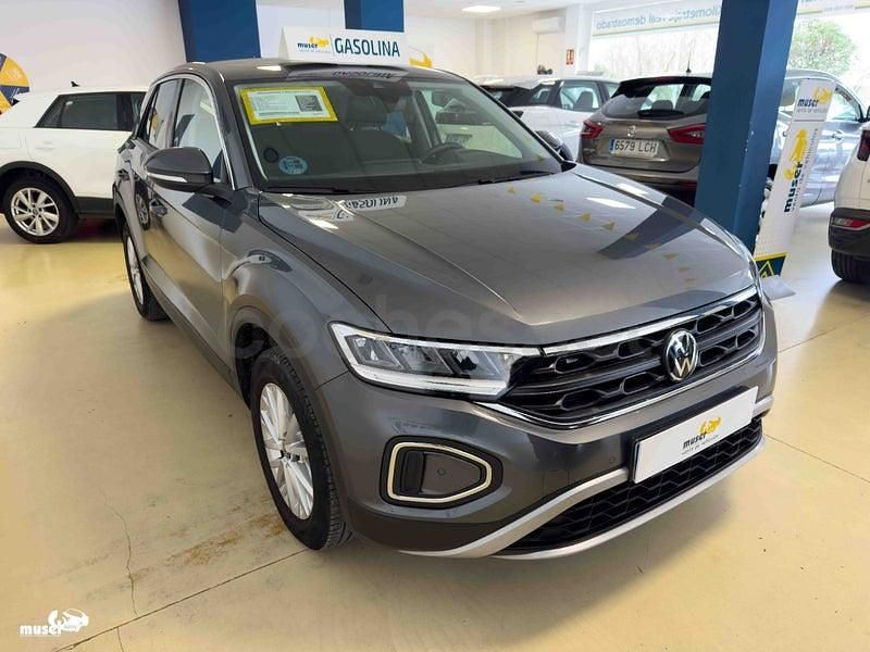 Usado VW T-Roc Life 110 CV (80 kW) 2023 Gris / plata SUV