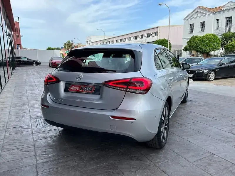 Usado Mercedes A250 218 CV (160 kW) 2021 Gris / plata Berlina