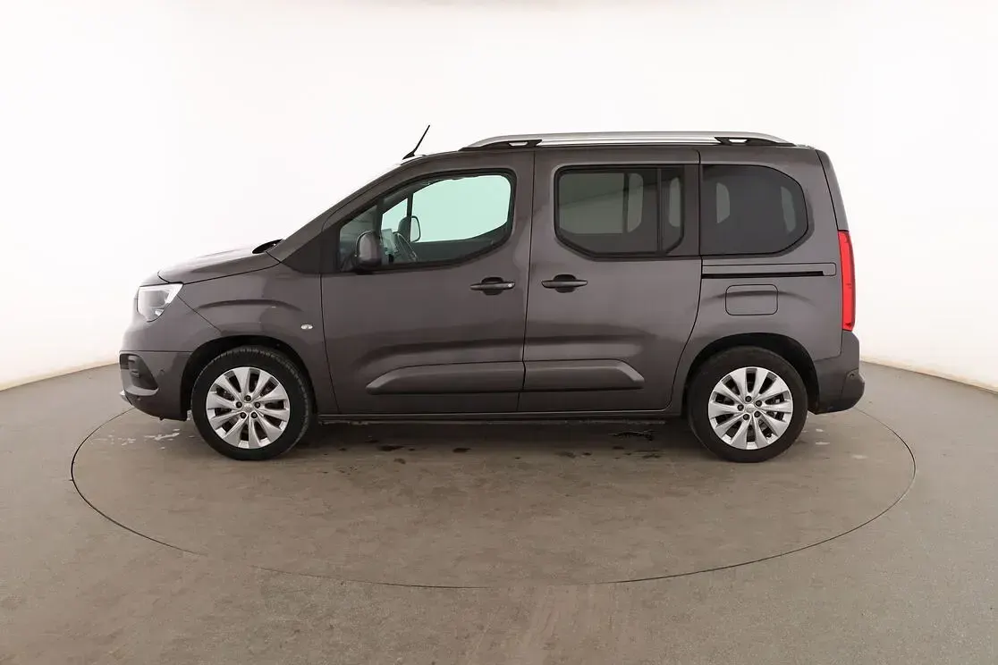 Usado Opel Combo Life Innovation 131 CV (96 kW) 2020 Gris Monovolumen