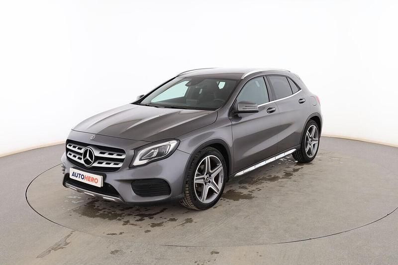 Usado Mercedes GLA200 AMG line 135 CV (99 kW) 2019 Gris SUV