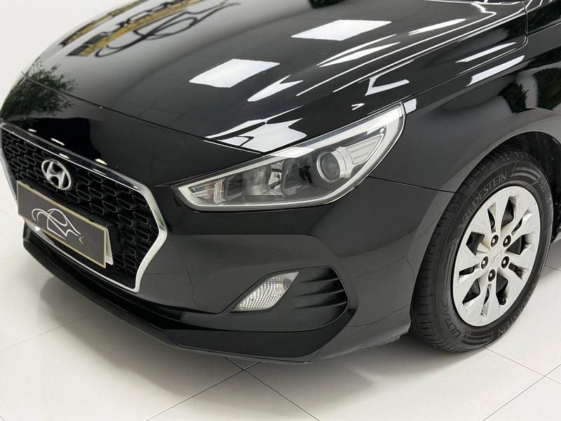 Usado Hyundai i30 95 CV (69 kW) 2019 Negro
