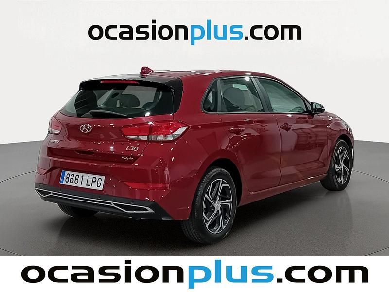 Usado Hyundai i30 120 CV (88 kW) 2021 Rojo Utilitario