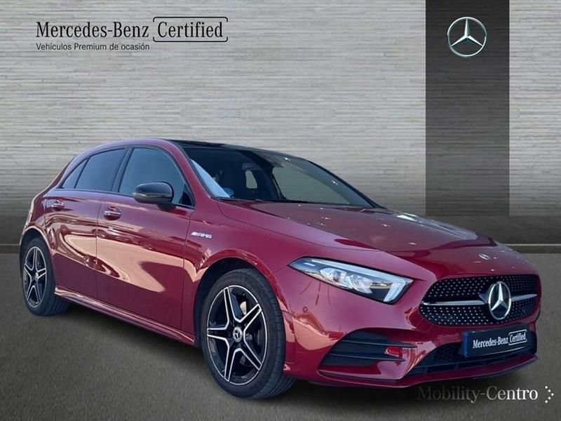 Usado Mercedes A250 AMG line 218 CV (160 kW) 2022 Patagonia red  metallic paint