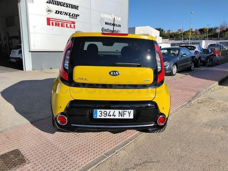 Usado Kia Soul 128 CV (94 kW) 2015 Amarillo SUV