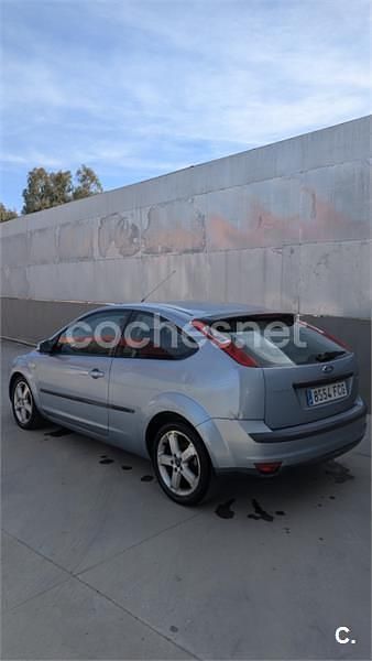 Usado Ford Focus Sport 115 CV (84 kW) 2005 Azul Berlina