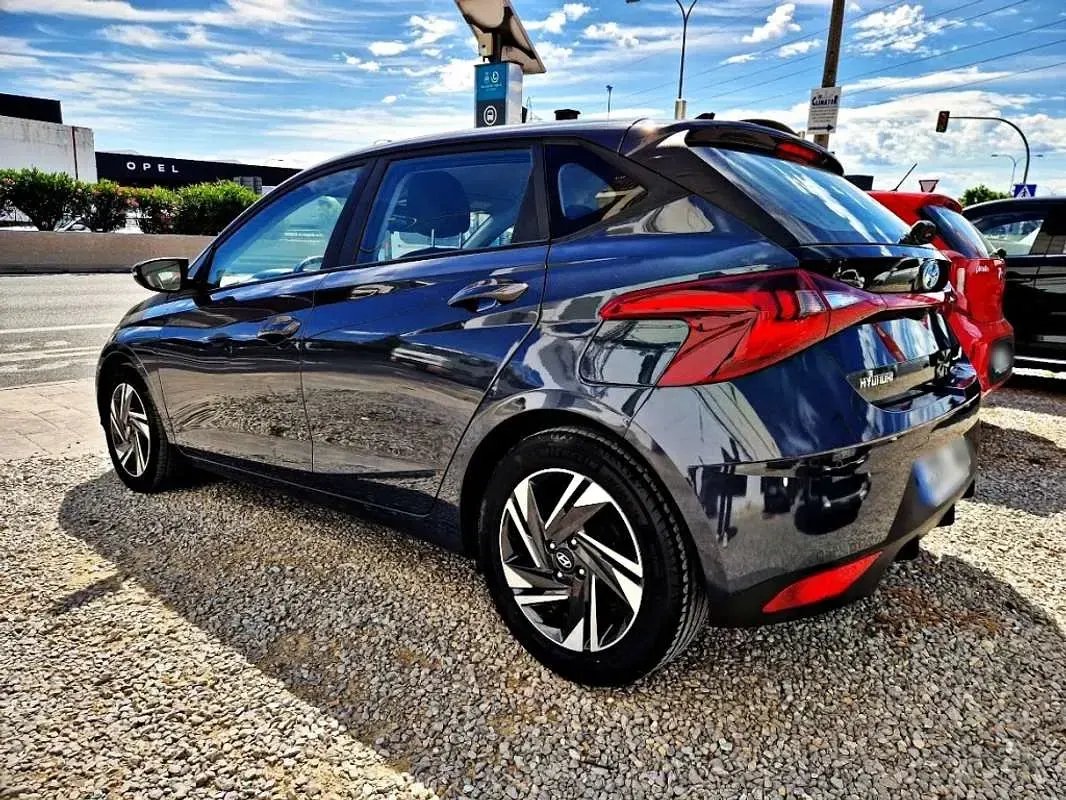 Käytetty Hyundai i20 84 HP (61 kW) 2022 Harmaa Viistoperä