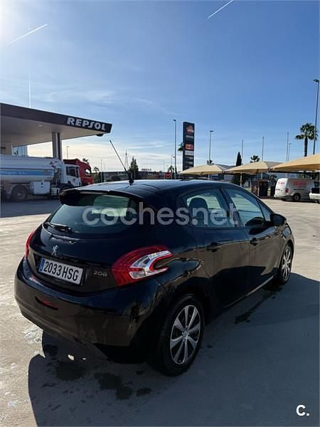 Negro Usado 2013 Peugeot 208 Active Utilitario | 5700 € (Precio justo) - Imagen 1/4