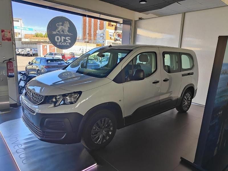 Usado Peugeot e-Rifter Allure 100 kW (136 CV) 2023 Epr blanc icy Monovolumen