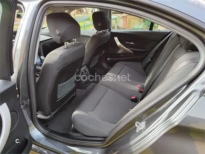 Usado BMW 318 150 CV (110 kW) 2018 Gris / plata Berlina