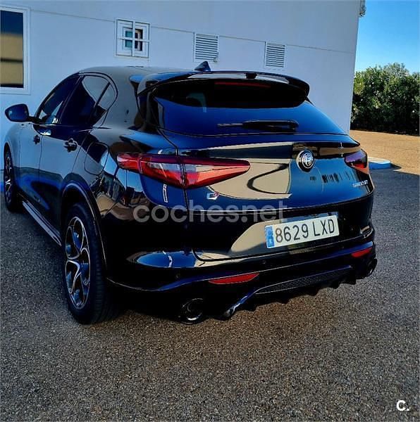 Negro Usado 2022 Alfa Romeo Stelvio Veloce SUV | 32.300 € (Precio justo) - Imagen 1/4