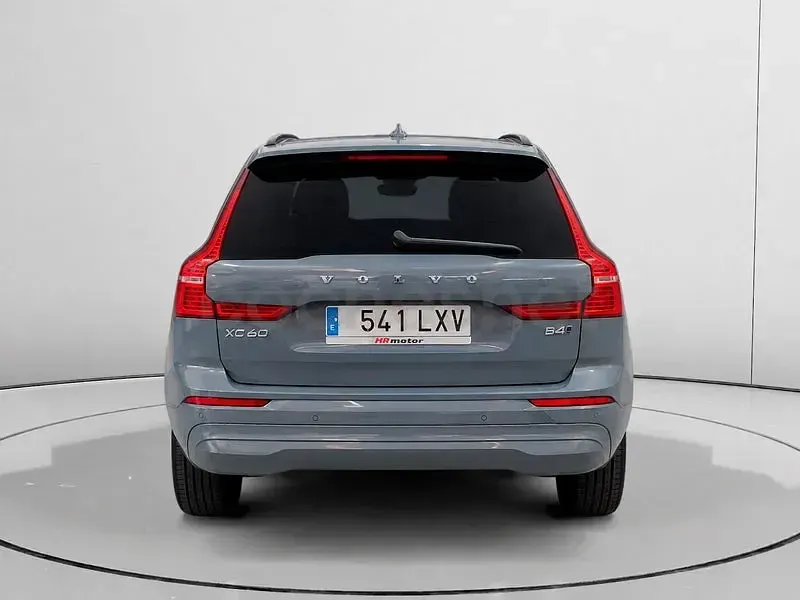 Usado Volvo XC60 Momentum 197 CV (144 kW) 2022 Gris / plata SUV