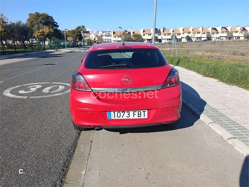 Usado Opel Astra GTC Sport 120 CV (88 kW) 2006 Rojo Berlina