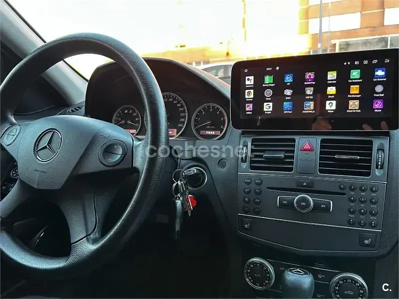 Usado Mercedes C200 Avantgarde 136 CV (100 kW) 2010 Blanco Berlina
