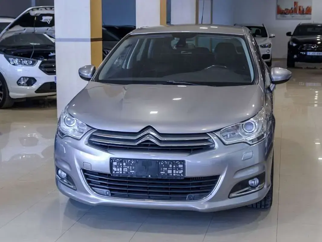 Usado Citroën C4 Shine 150 CV (110 kW) 2016 Gris / plata Berlina