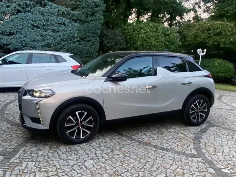 Usado DS Automobiles DS3 Crossback 130 CV (95 kW) 2024 Gris / plata SUV
