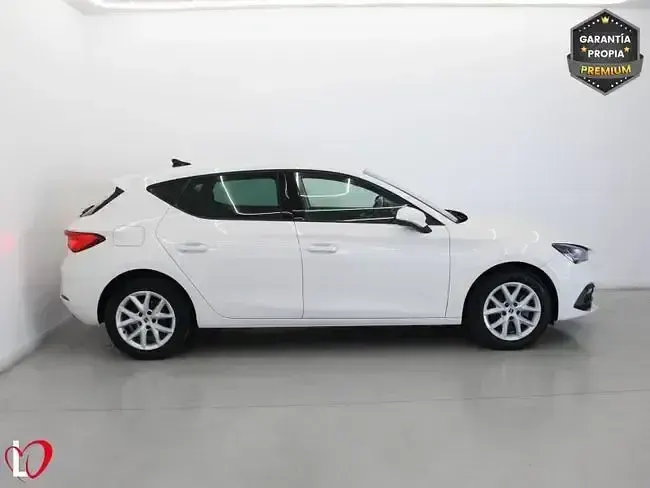 Usado Seat Leon Style 150 CV (110 kW) 2022 Blanco Utilitario