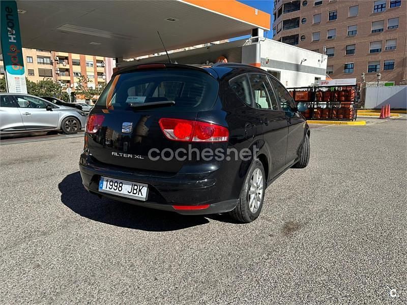 Usado Seat Altea XL Reference 105 CV (77 kW) 2014 Negro Monovolumen